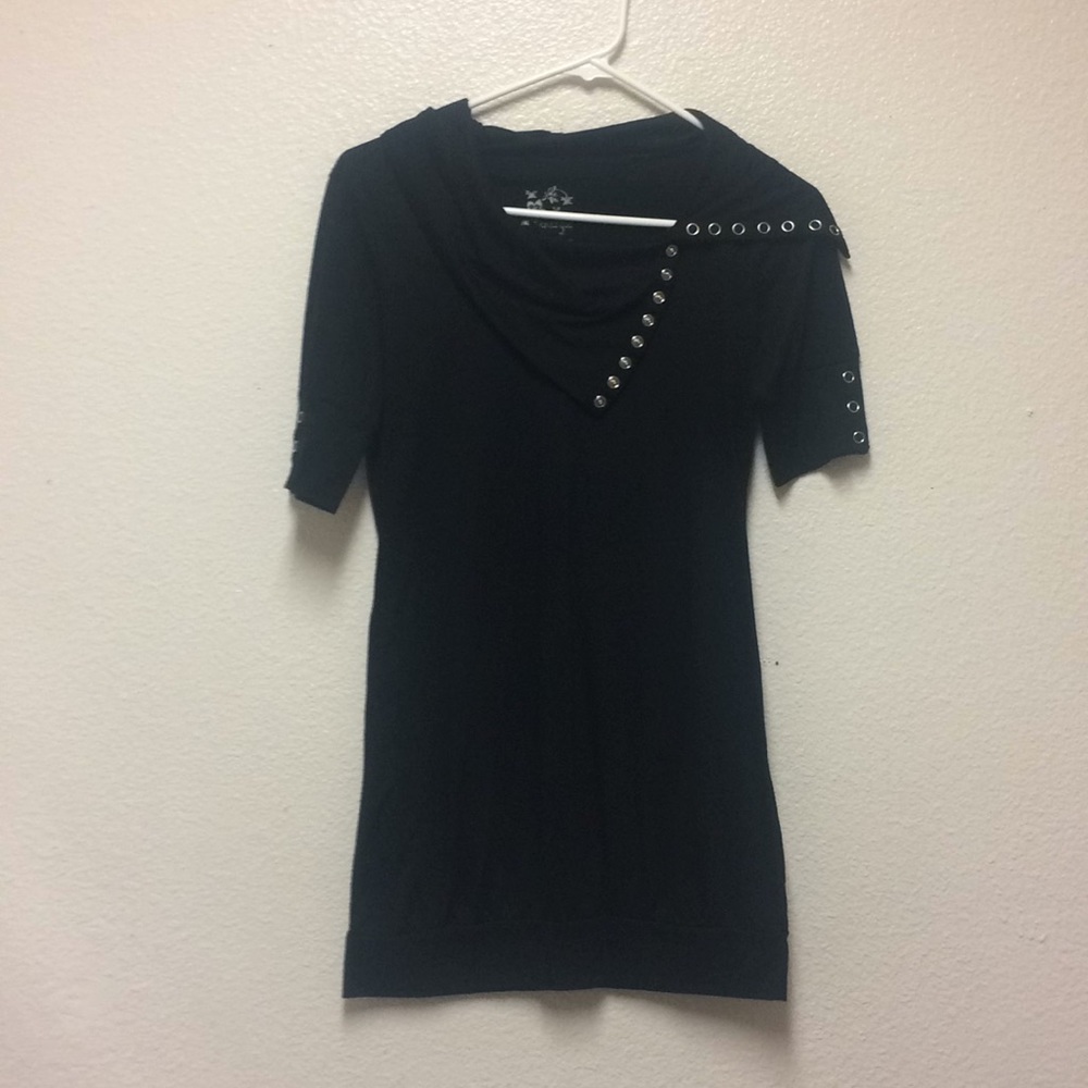 Unique button shirt size M